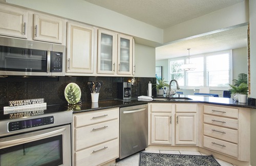 St. Petersburg Condo | MAGNIFICENT CONDO WITH SPARKLING WATER VIEWS -SUPERIOR LOCATION WITH ZERO STEPS