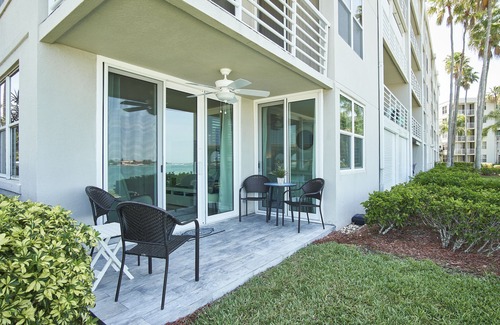 St. Petersburg Condo | MAGNIFICENT CONDO WITH SPARKLING WATER VIEWS -SUPERIOR LOCATION WITH ZERO STEPS