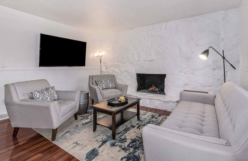 Southeast House | Magnificent Denver Townhome|Master Bedroom|Sleep 8