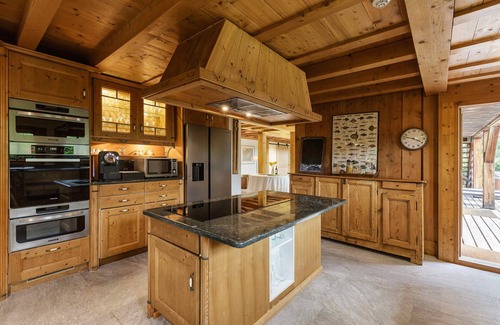 Chamonix City Centre Ski Chalet | Magnificent Chalet Valhalla 5*, central Chamonix