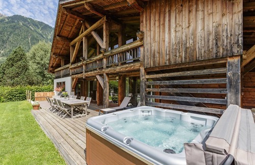 Chamonix City Centre Ski Chalet | Magnificent Chalet Valhalla 5*, central Chamonix