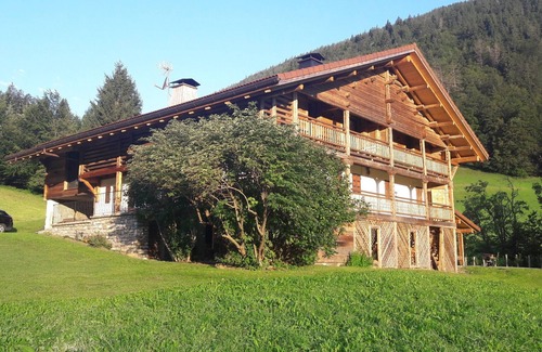 Saint-Jean-de-Sixt Ski Chalet | Magnificent T3 Duplex apartment in a chalet dating from 1813