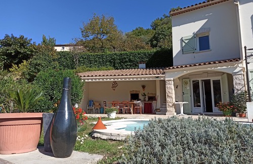 Tourrettes-sur-Loup Villa | Magnificent villa with swimming pool and mountain view