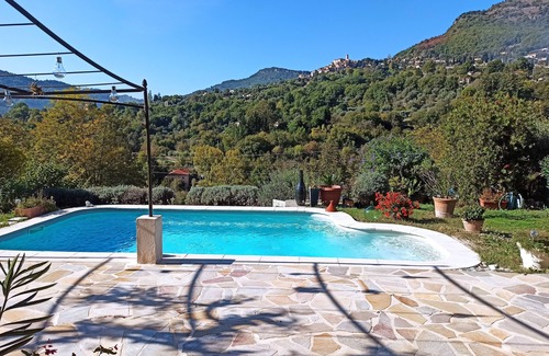 Tourrettes-sur-Loup Villa | Magnificent villa with swimming pool and mountain view