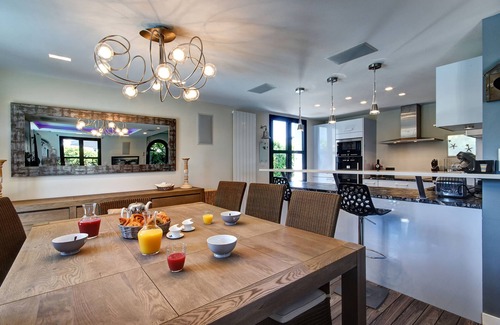 Quiberon Villa | Magnificent "Hi-tech" Villa: Swimming pool, Spa, MediaCenter, Electric bikes.