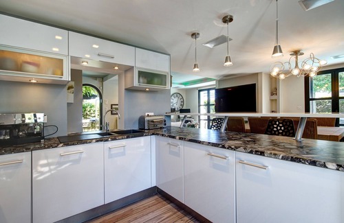 Quiberon Villa | Magnificent "Hi-tech" Villa: Swimming pool, Spa, MediaCenter, Electric bikes.