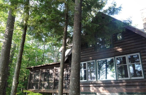 Raymond House | Magnificent Log Home on Lake
