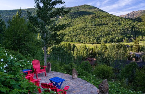 Vail House | Magnificent Log Lodge, Cinema, Hot Tub, BBQ, Game Room, Free Solaris Garage!