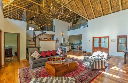 Greater Johannesburg Metropolitan Area House | Magnificent luxury home, ideal for work or leisure. ALL Amenities Included.