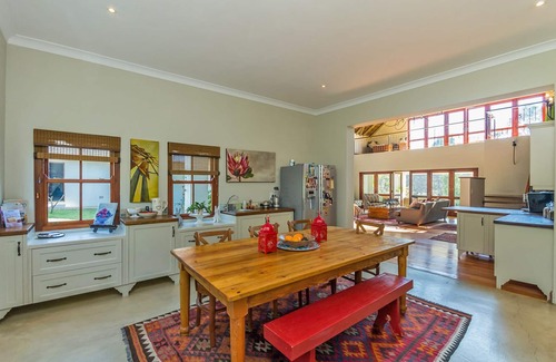 Greater Johannesburg Metropolitan Area House | Magnificent luxury home, ideal for work or leisure. ALL Amenities Included.