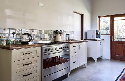 Greater Johannesburg Metropolitan Area House | Magnificent luxury home, ideal for work or leisure. ALL Amenities Included.
