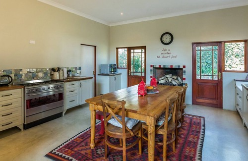 Greater Johannesburg Metropolitan Area House | Magnificent luxury home, ideal for work or leisure. ALL Amenities Included.