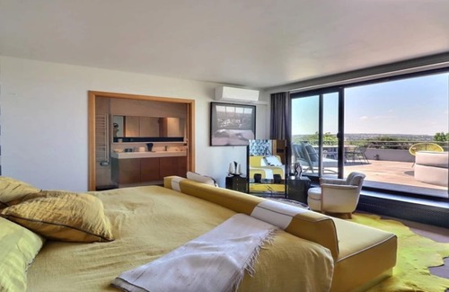 Villa Montmorency Apartment | MAGNIFICENT LUXURY PENTHOUSE APARTMENT IN A PRESTIGIOUS NEIGHBORHOOD