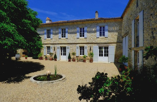 Montcaret House | Magnificent Maison de Maître & Cottage Sleeping 14 with Pool & Games Room