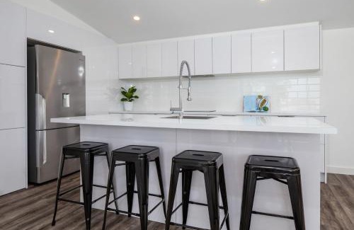 Malua Bay House | Magnificent Malua Views, Stroll to the beach