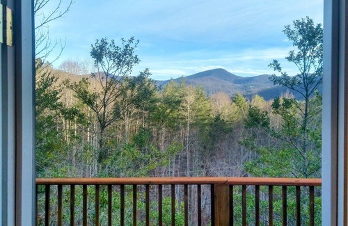 Franklin House | Magnificent Mountain View Family Home w/Hot Tub Franklin, NC - Dog Friendly!