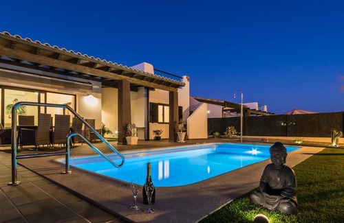 Caleta de Fuste Villa | Magnificent newly built Villa with private pool