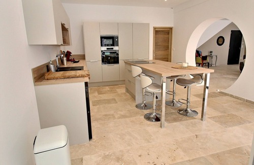 Saint-Didier Villa | Magnificent New Villa in Saint-Didier with Pisicne