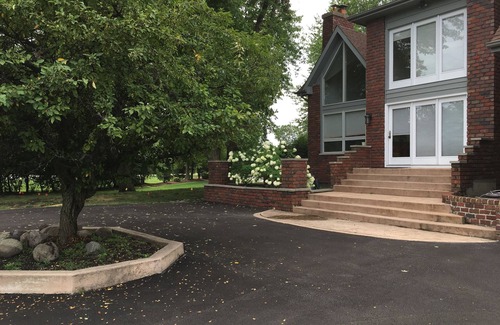 Kildeer Apartment | Magnificent Newly renovated 2 bedroom Apartment