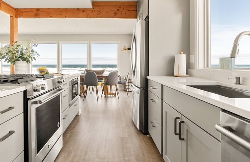 Rockaway Beach House | Magnificent Panoramic Ocean & Beach Views, Hot Tub, Game Room, BBQ, Fully Updated in Open Layout
