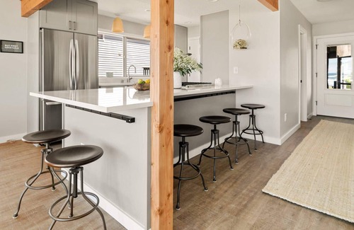 Rockaway Beach House | Magnificent Panoramic Ocean & Beach Views, Hot Tub, Game Room, BBQ, Fully Updated in Open Layout