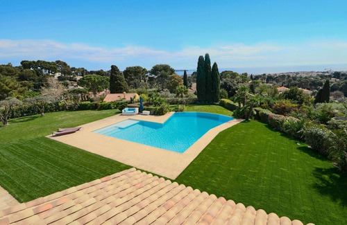 Antibes Villa | Magnificent Provençal Villa with Swimming Pool and Sea View