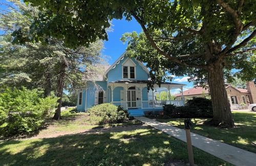 Ottawa House | Magnificent Riverfront Victorian House steps from downtown Ottawa !