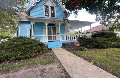 Ottawa House | Magnificent Riverfront Victorian House steps from downtown Ottawa !