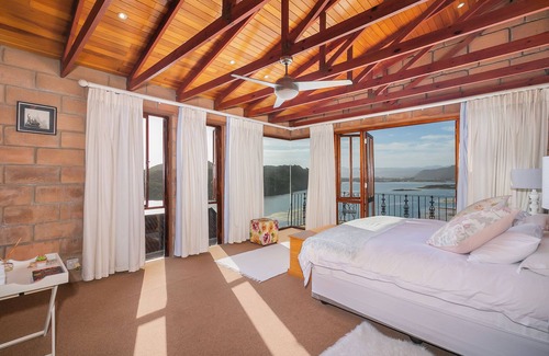 Sedgefield House | Magnificent Sea, Lagoon and Mountain Views. Spacious Grand Italian-style Villa