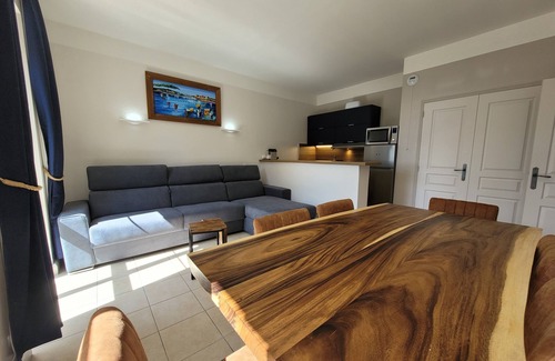 La Croix des Gardes Apartment | Magnificent Sea View, Swimming Pool, Great Comfort, Air Conditioning and Parking