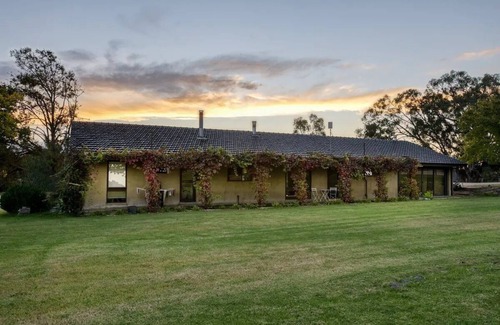 Seymour House | Magnificent Serene Country Retreatn