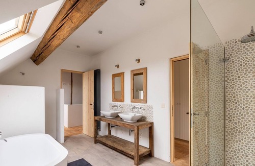 Velm House | Magnificent square farm in the beautiful blossom region