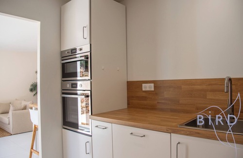 Seillans Apartment | Magnificent studio, swimming pool, spa, and panoramic view