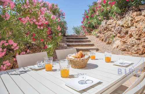 Seillans Apartment | Magnificent studio, swimming pool, spa, and panoramic view