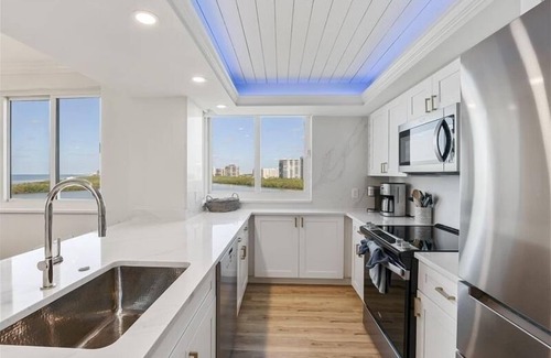 Park Shore Condo | Magnificent views of the Gulf & Clam pass!- WS0804