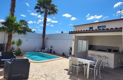 Candillargues Villa | Magnificent villa near the sea with swimming pool