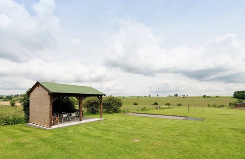 Brisy Villa | Magnificent Villa in Brisy with Sauna Roofed