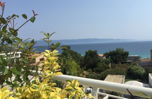 Ajaccio Villa | Magnificent villa on the roof Swimming pool and Jacuzzi with its full sea view.