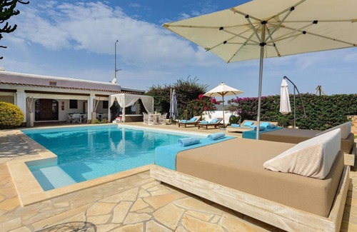 Santa Eulalia del Rio Villa | Magnificent villa, quiet area, ideal for families and friends *OCTOBER OFFER*.