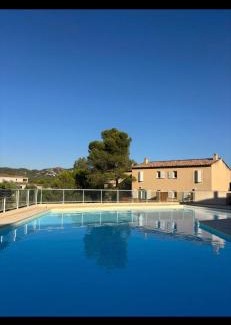 Mallemort Apartment | Magnifique appartement lumineux avec piscine