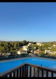 Mallemort Apartment | Magnifique appartement lumineux avec piscine