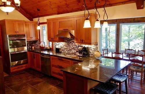 Saint-Andre-Avellin Cottage | Magnifique updated lakefront chalet (CITQ #300310)