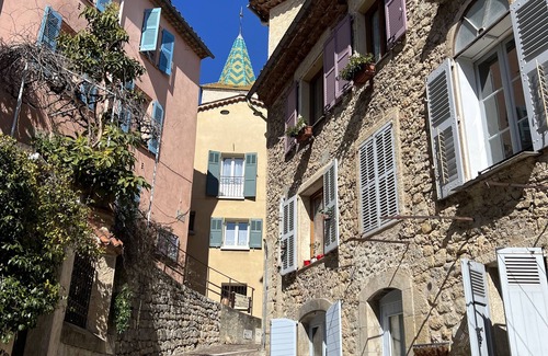 Tourrettes Apartment | Magnifique Duplex Climatisé Avec vue et Terrasse Tropezienne au Cœur du Village