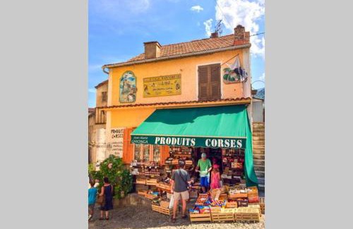 Corte Apartment | Magnifique Grand 30m2 refait à neuf en 2025 lumineux 4 couchages hyper centre Corte 13 cours paoli wifi tv lave linge