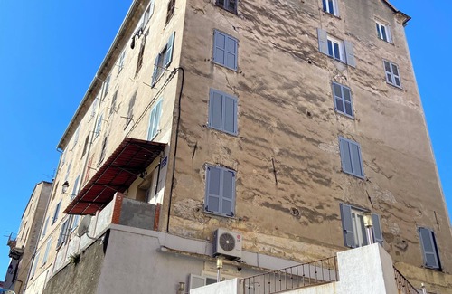 Corte Apartment | Magnifique Grand T2 neuf hyper center Corte, calme, 5 couchages, wifi, lave linge