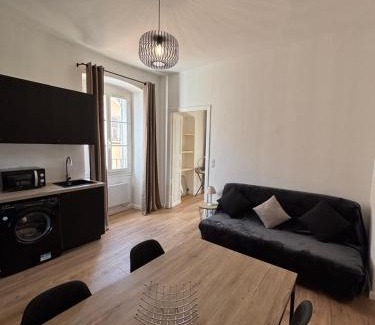 Corte Apartment | Magnifique grand T3 refait à neuf en 2025 plein centre corte 13 cours paoli wifi écran plat lave linge 6 couchages