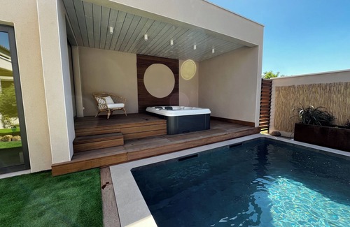 Magalas House | Magnifique Loft, 300m2, 6 Chambres, Avec Piscine et spa