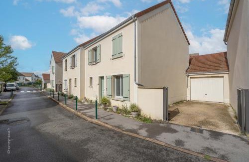 Villeneuve-le-Comte Apartment | Magnifique maison avec jardin - proche Disney - 6p