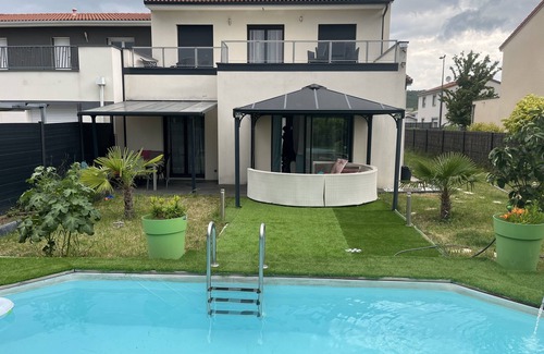 Cebazat House | Magnifique Maison, Entièrement Meublée Avec Piscine ,sauna