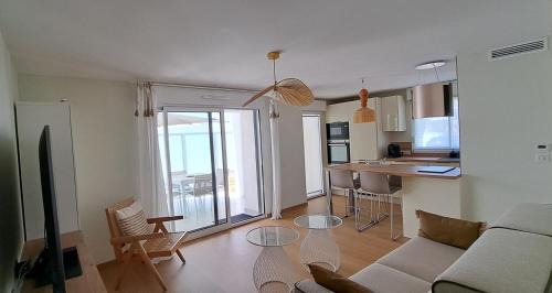 Carry-le-Rouet Apartment | Magnifique T2 - Les pieds dans l'eau piscine/plage